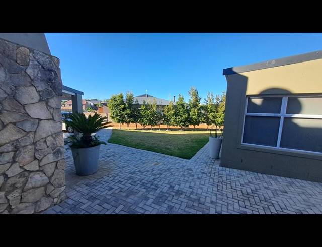 6 BEDROOM HOUSE FOR SALE IN STILBAAI-WES